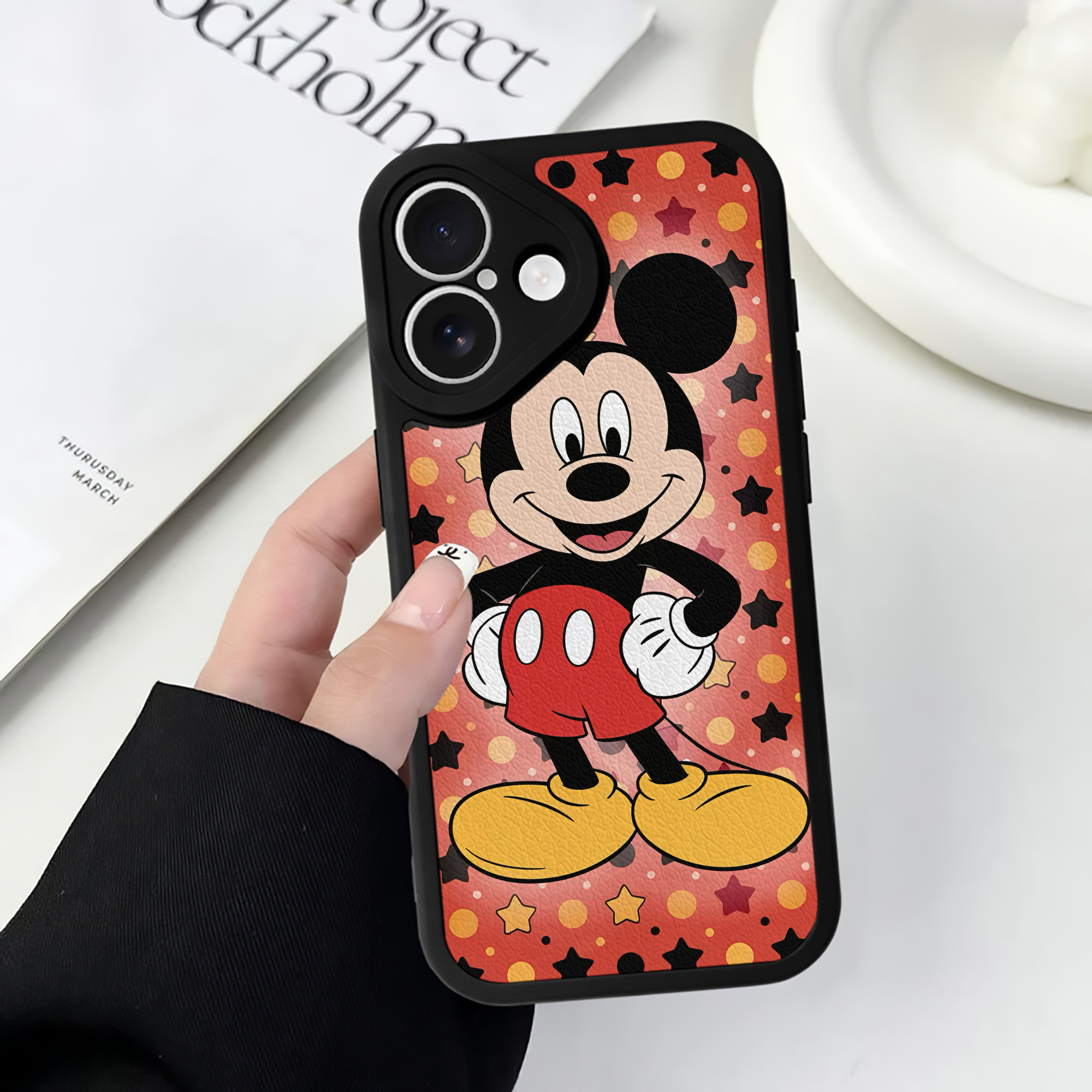 （画像用） ミッキーマウス Mickey Mouse 【iPhone 16シリーズ対応】シリコンスマホケース（レザー調） 材質：シリコン